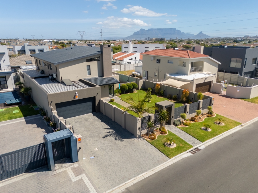 4 Bedroom Property for Sale in Parklands North Western Cape